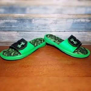 UNDER ARMOUR BOYS SIZE 1 YOUTH